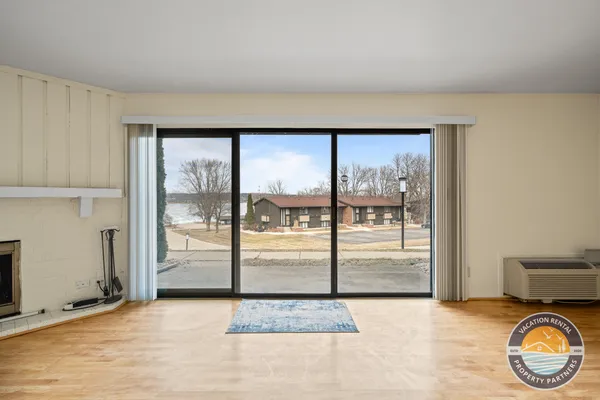 $1,375 | 54 Lausanne Court, Unit 5, Geneva, WI 53147