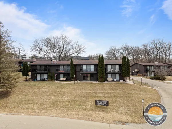 $1,375 | 54 Lausanne Court, Unit 5, Geneva, WI 53147