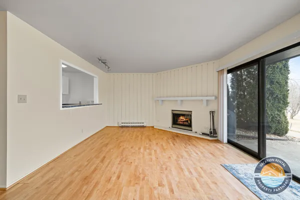 $1,375 | 54 Lausanne Court, Unit 5, Geneva, WI 53147