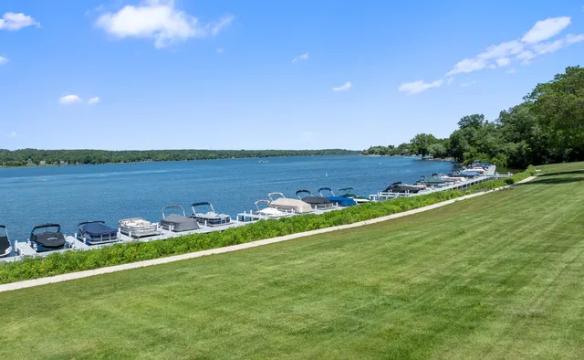 $1,400 | 54 Lausanne Court, Unit 5, Geneva, WI 53147