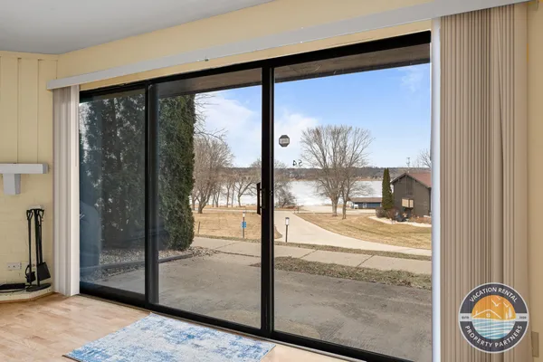 $1,375 | 54 Lausanne Court, Unit 5, Geneva, WI 53147