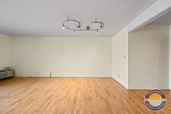 $1,375 | 54 Lausanne Court, Unit 5, Geneva, WI 53147