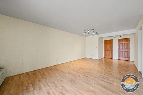 $1,375 | 54 Lausanne Court, Unit 5, Geneva, WI 53147