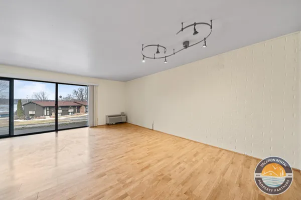 $1,400 | 54 Lausanne Court, Unit 5, Geneva, WI 53147