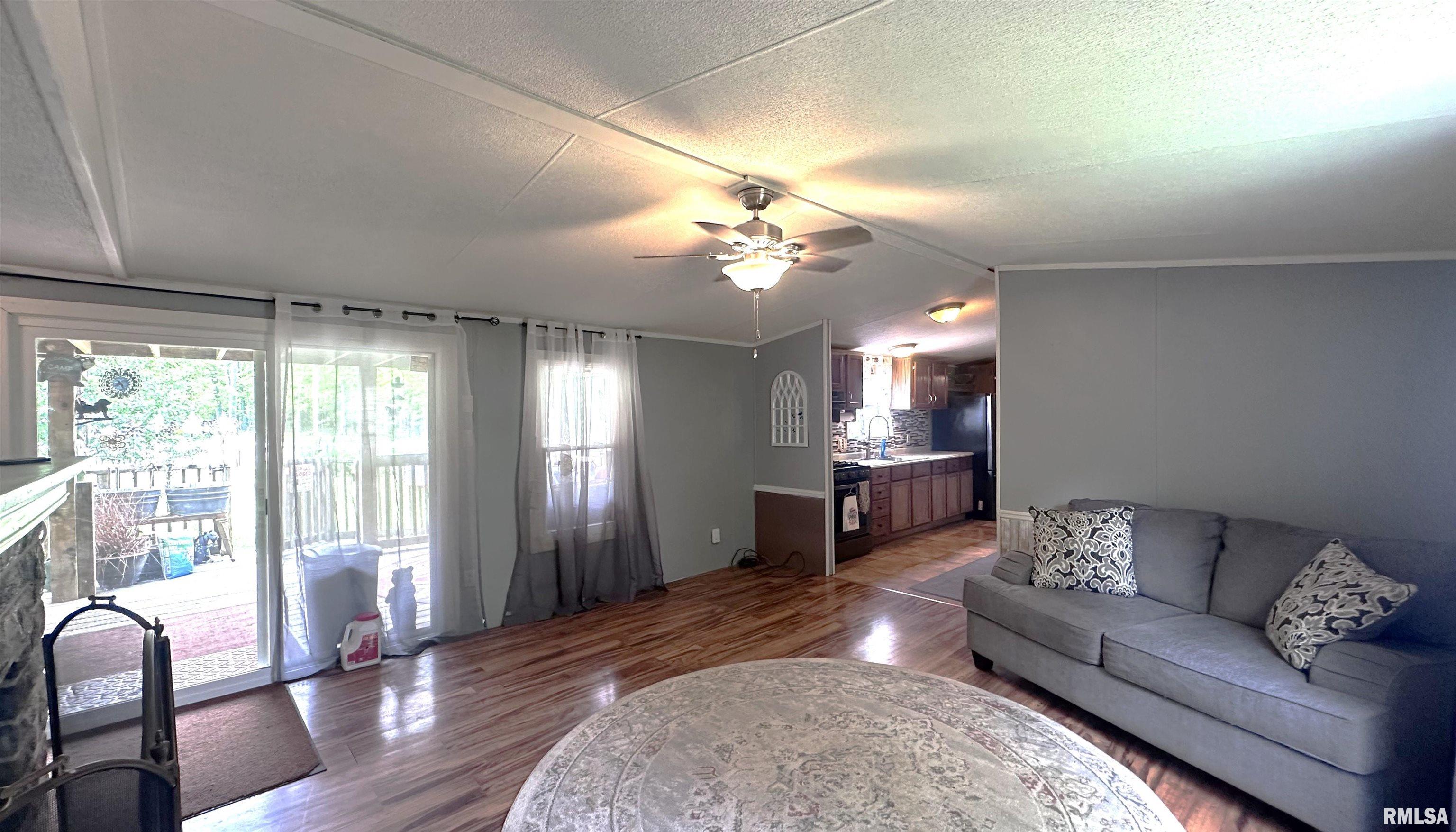 1032 Mohawk Trail Centralia, IL 62801 - Photo 3 of 25