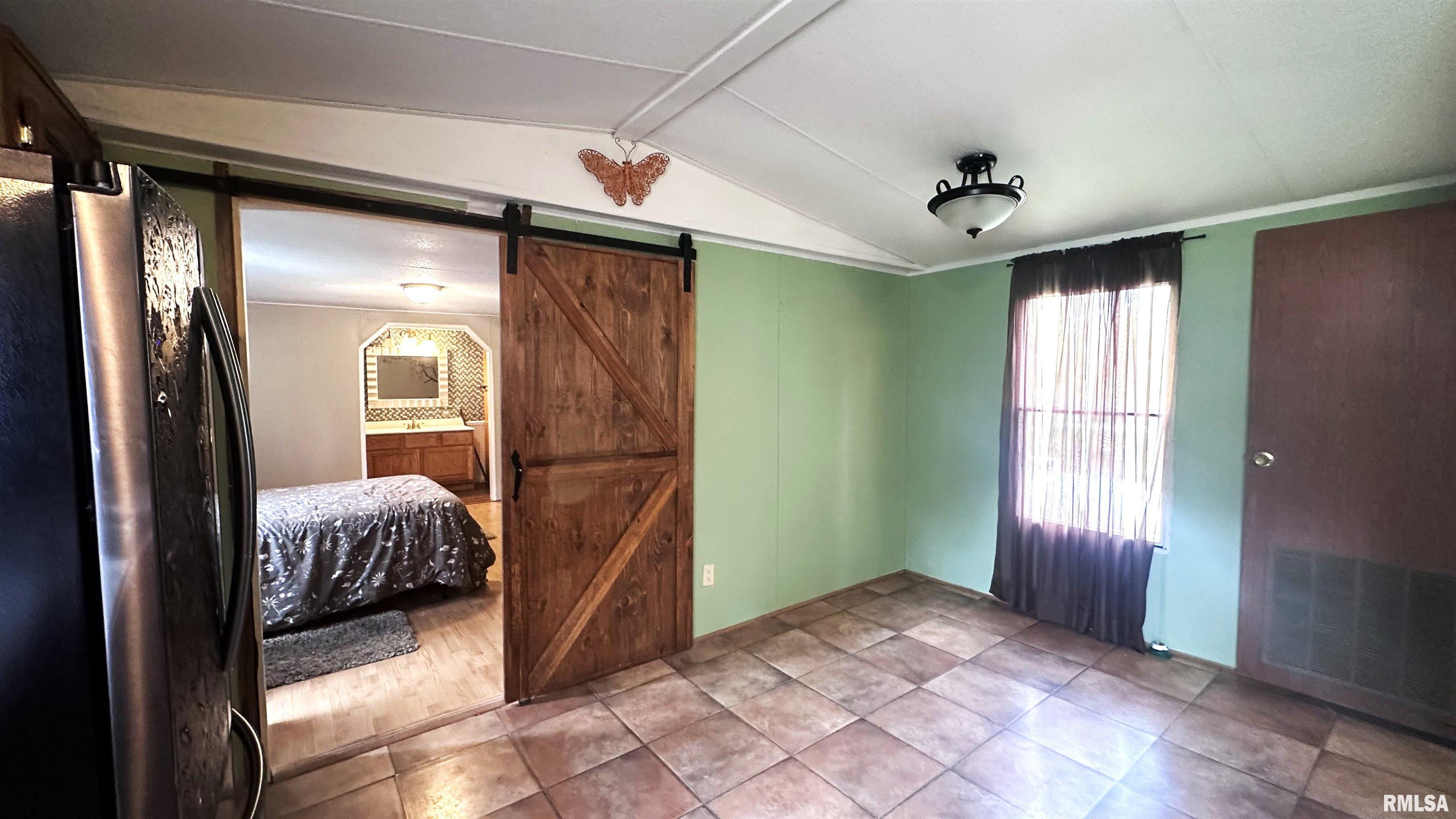 1032 Mohawk Trail Centralia, IL 62801 - Photo 8 of 25