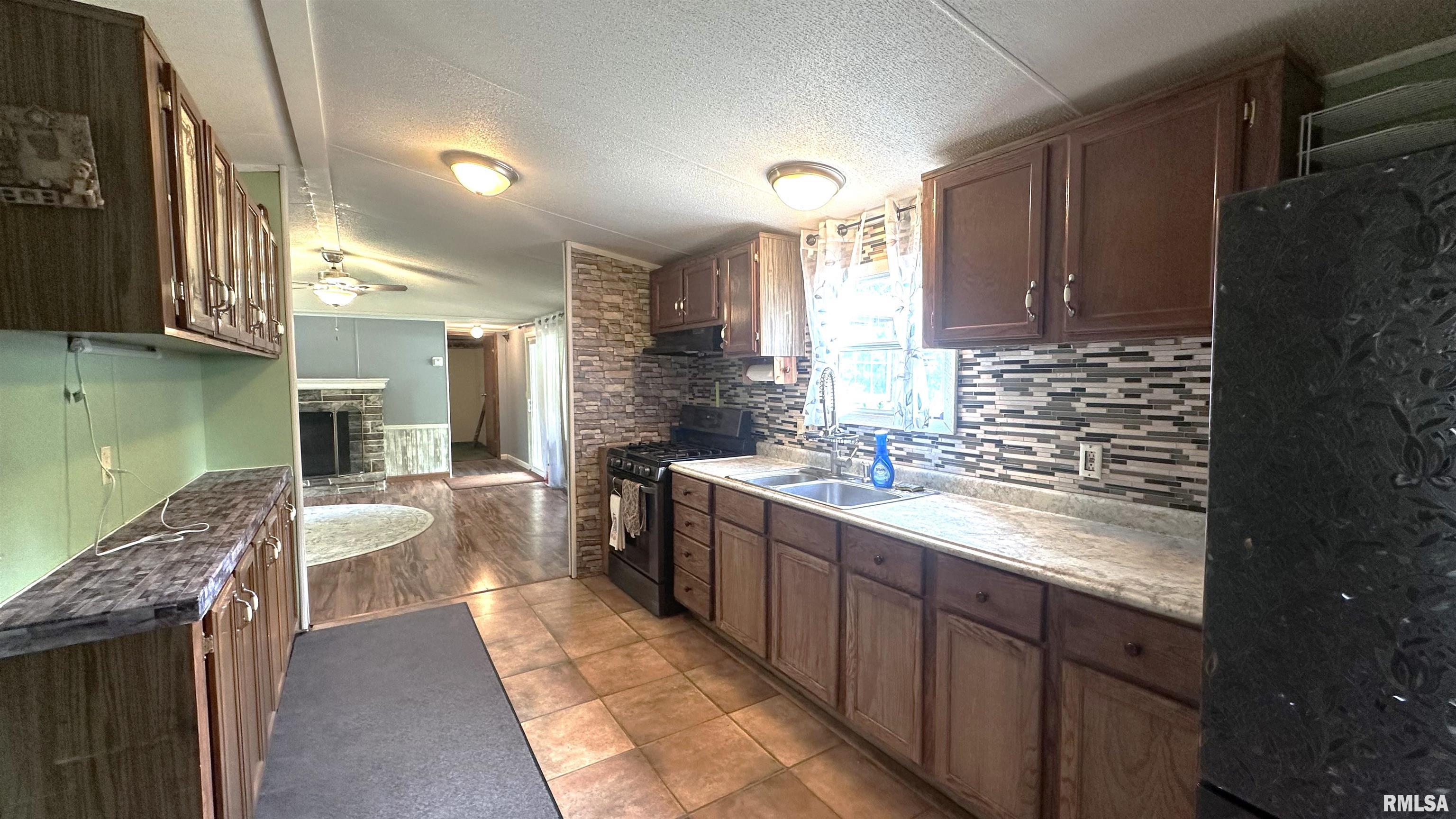 1032 Mohawk Trail Centralia, IL 62801 - Photo 9 of 25