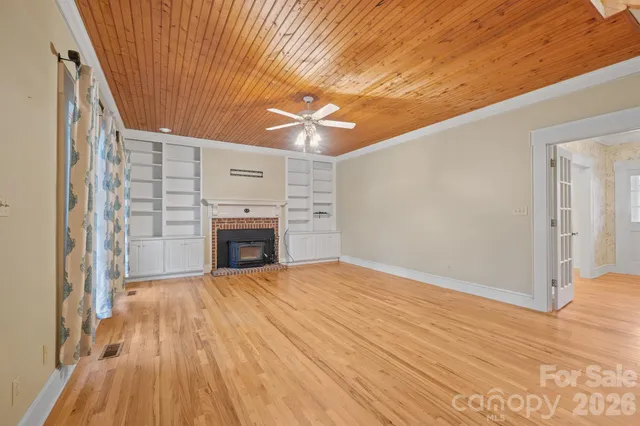 $400,000 | 1223 Creek Side Drive, Conover, NC 28613