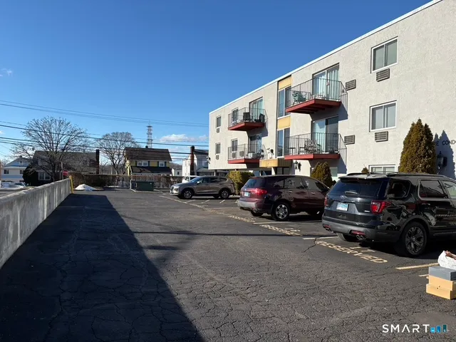 $1,925 | 12 Tuttle Street, Unit 1C, Stamford, CT 06902