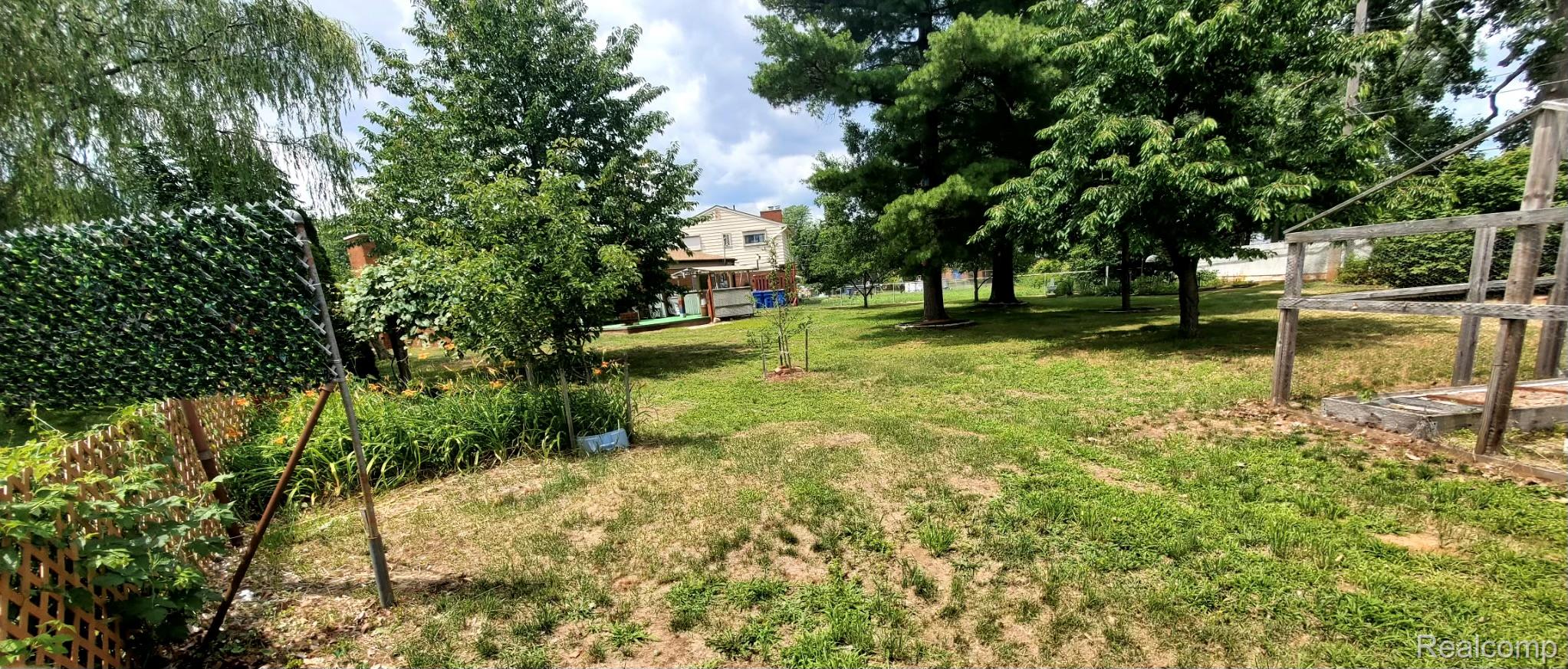 2595 Edwin Warren, MI 48092 - Photo 23 of 34