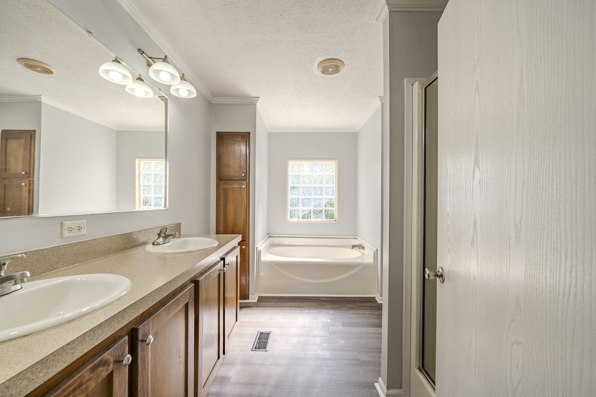 1125 Clifft Road Bolivar, TN 38008 - Photo 24 of 78 a bathroom with a tub a sink and a large mirror