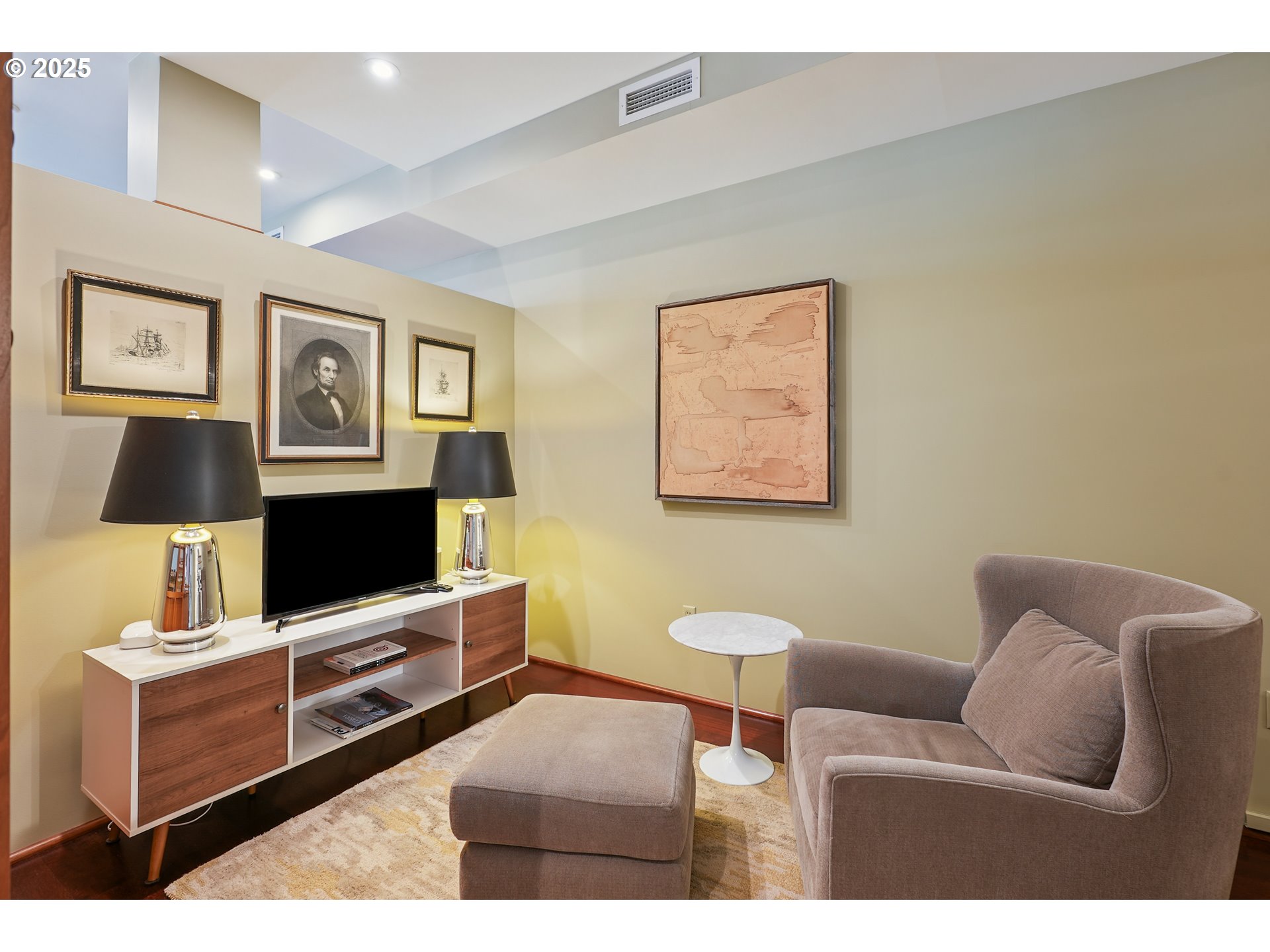 1221 Southwest 10th Avenue, Unit 1110 Portland, OR 97205 - Photo 19 of 28 Bedroom