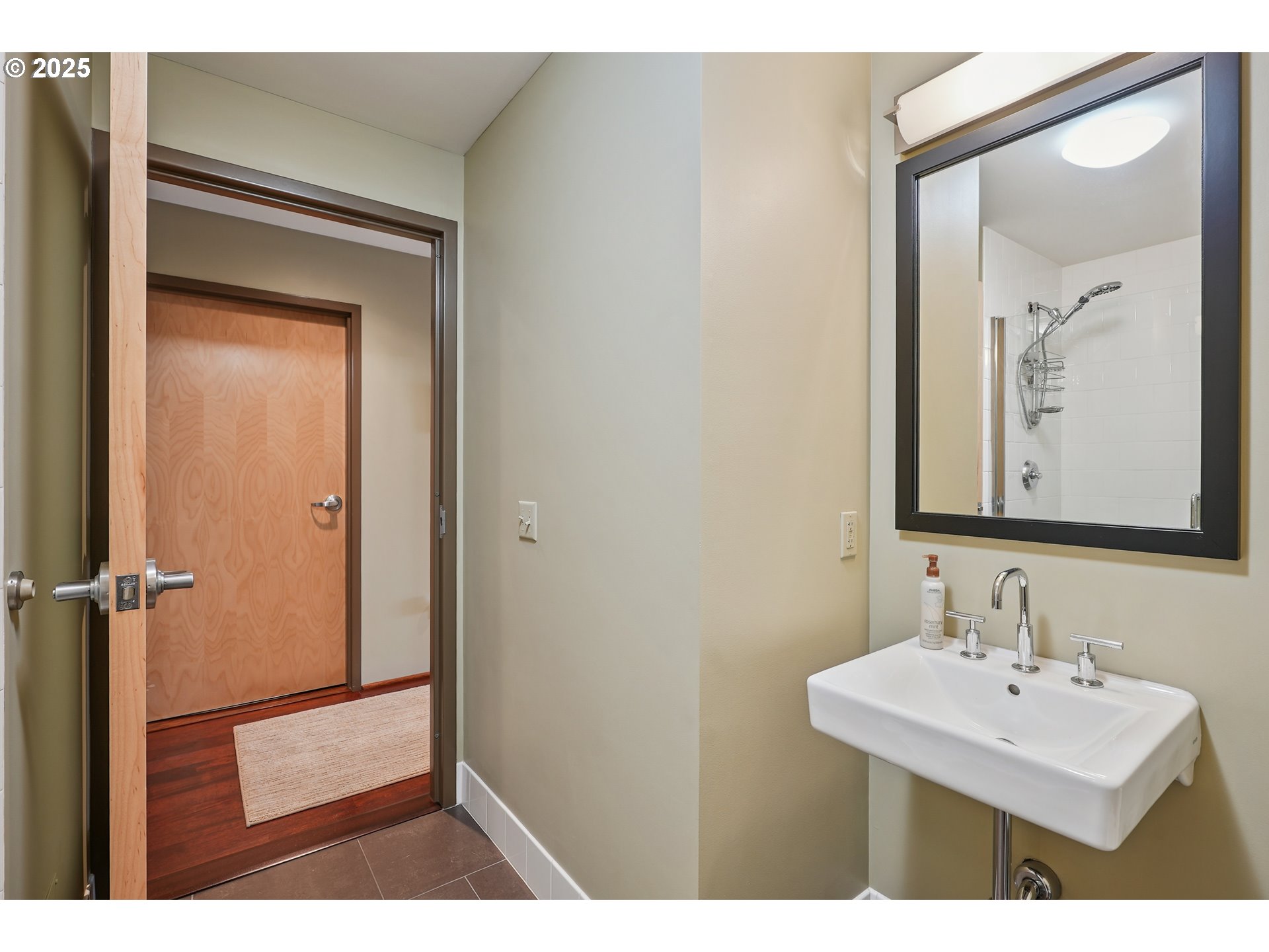 1221 Southwest 10th Avenue, Unit 1110 Portland, OR 97205 - Photo 22 of 28 Bathroom