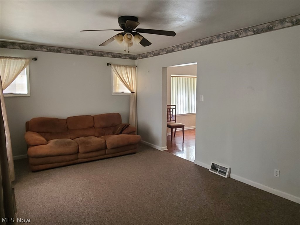 951 Reed Avenue Akron, OH 44306 - Photo 5 of 15 Living room