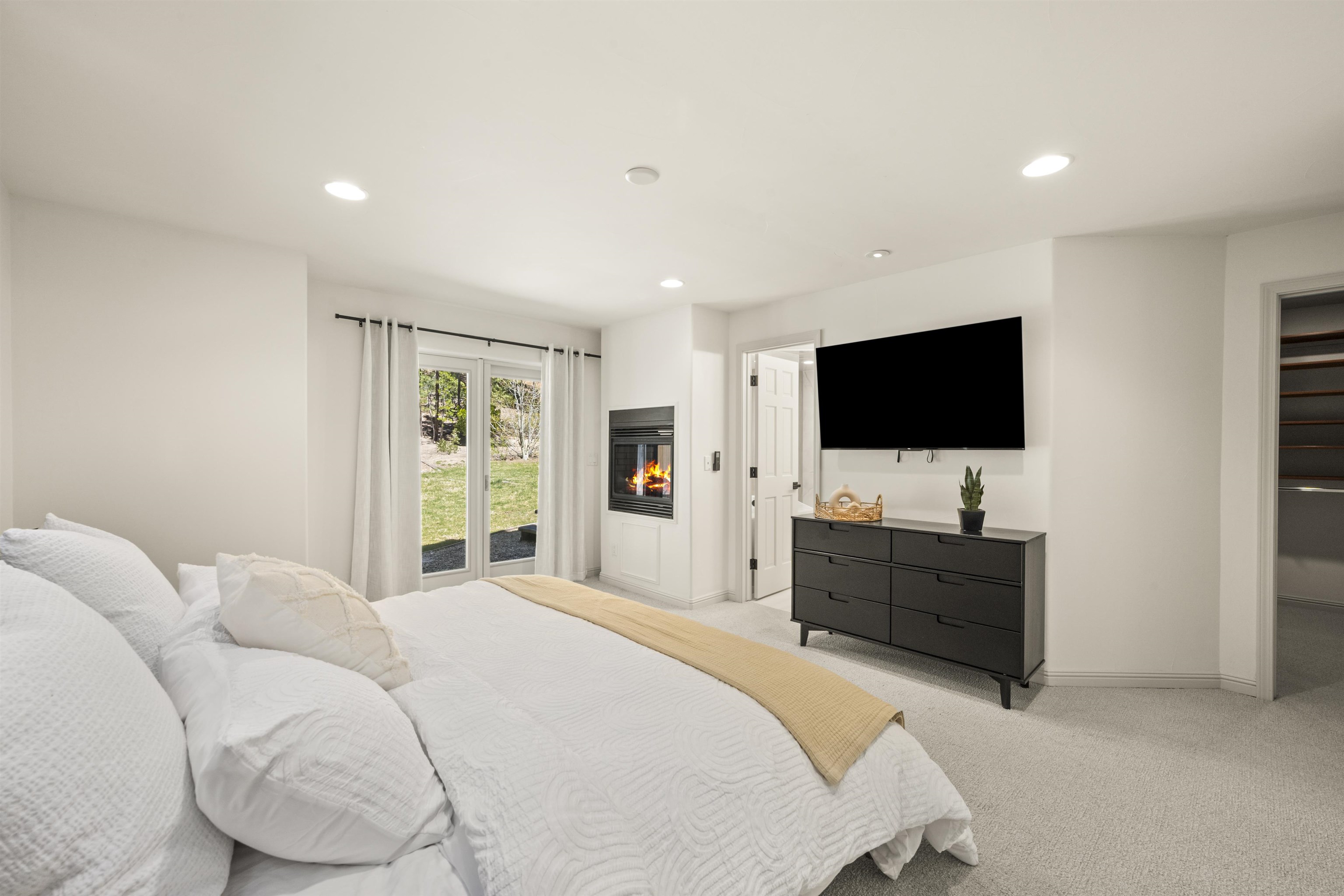 325 Winding Way Incline Village, NV 89451 - Photo 10 of 28 a bedroom with a bed and a flat screen tv