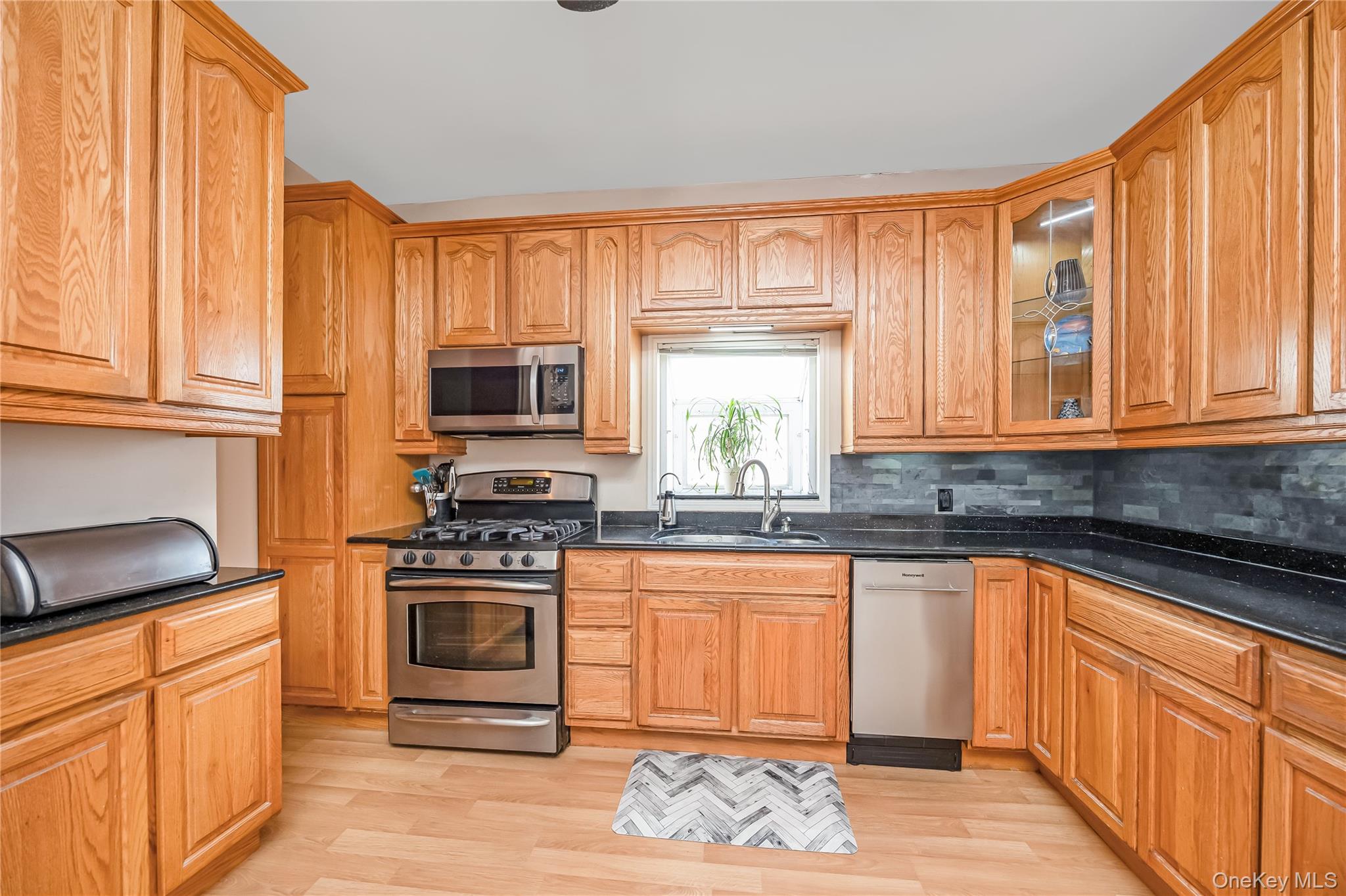 59-56 57th Road Queens, NY 11378 - Photo 16 of 27