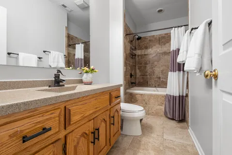 $325,000 | 10317 South Longwood Drive, Unit L2, Chicago, IL 60643