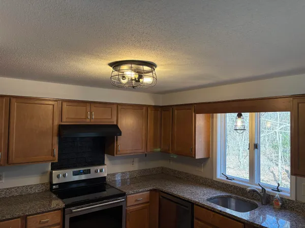 $3,100 | 15 Bonnie Lane, Unit R, Derry, NH 03038