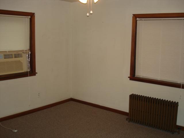 1219 Spring Run Road Extension Coraopolis, PA 15108 - Photo 4 of 11 Living Room.