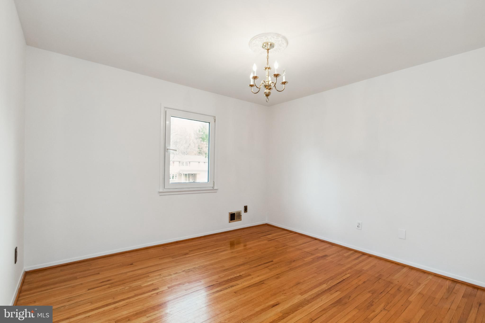 8708 Kerry Lane Springfield, VA 22152 - Photo 13 of 32 Gallery Image 13
