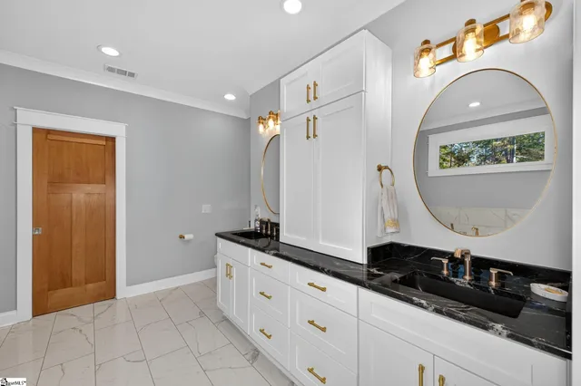 $990,000 | 709 Keowee Bay Circle, Salem, SC 29676