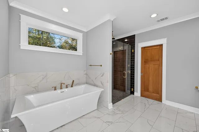 $990,000 | 709 Keowee Bay Circle, Salem, SC 29676