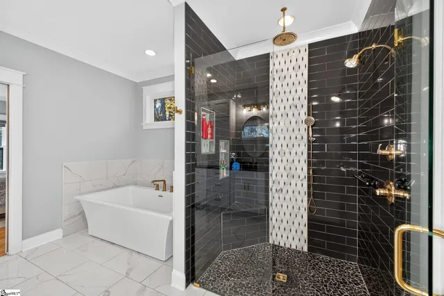 $990,000 | 709 Keowee Bay Circle, Salem, SC 29676