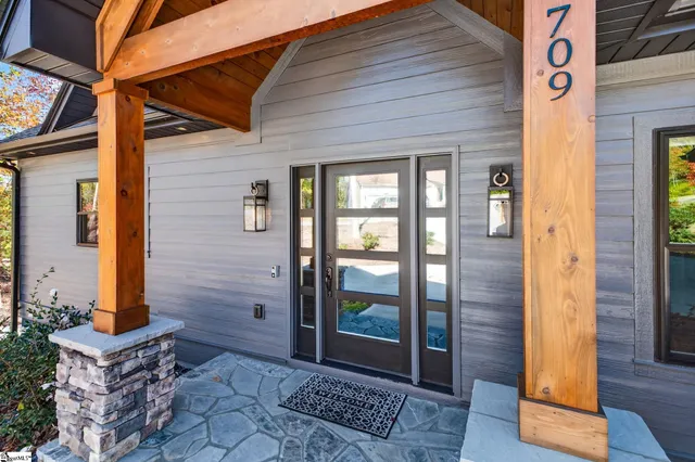 $990,000 | 709 Keowee Bay Circle, Salem, SC 29676