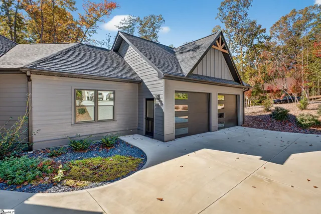 $990,000 | 709 Keowee Bay Circle, Salem, SC 29676