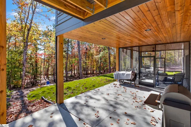 $990,000 | 709 Keowee Bay Circle, Salem, SC 29676