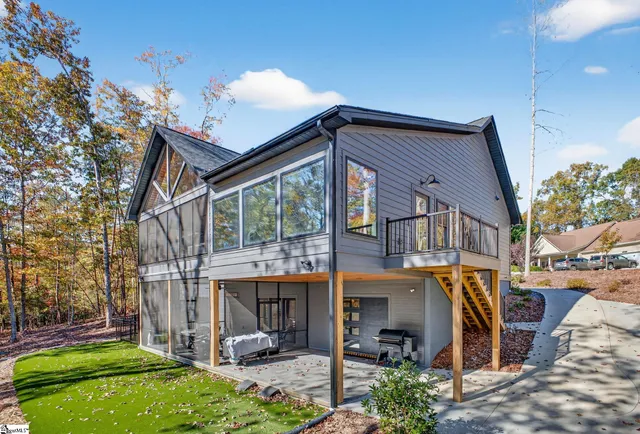 $990,000 | 709 Keowee Bay Circle, Salem, SC 29676