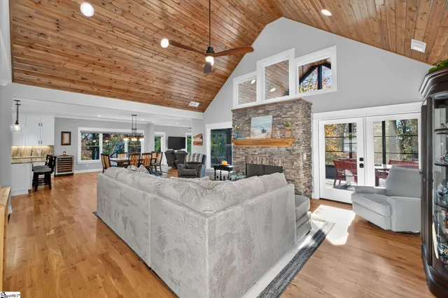 $990,000 | 709 Keowee Bay Circle, Salem, SC 29676