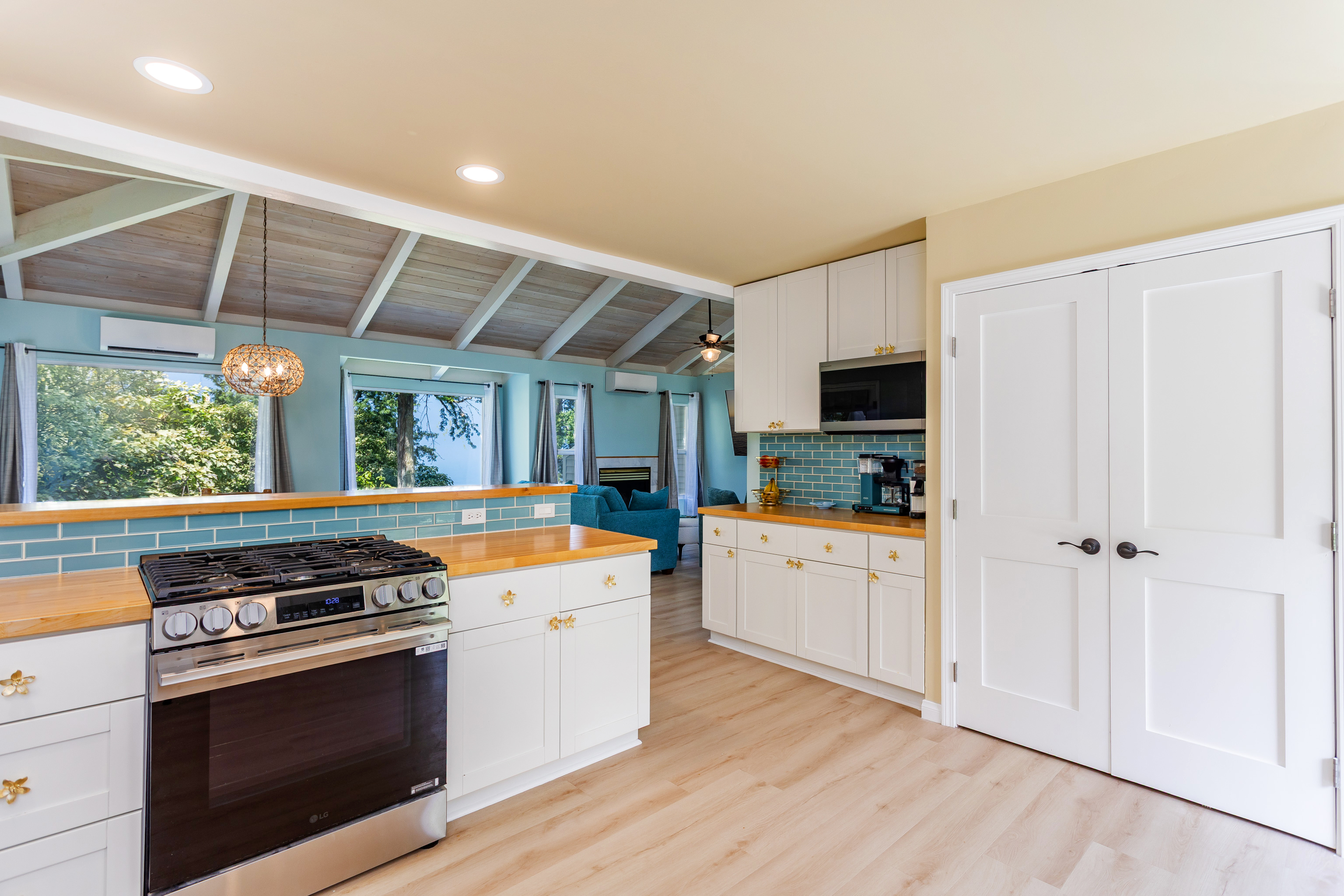89-780 Huanui Road Captain Cook, HI 96704 - Photo 9 of 30 a kitchen with a stove and a microwave