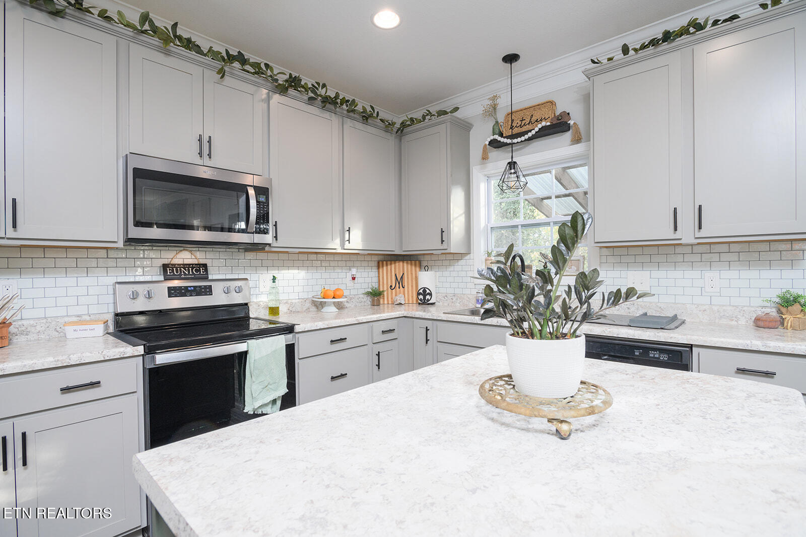 7474 Ladd Road Powell, TN 37849 - Photo 11 of 29 Kitchen