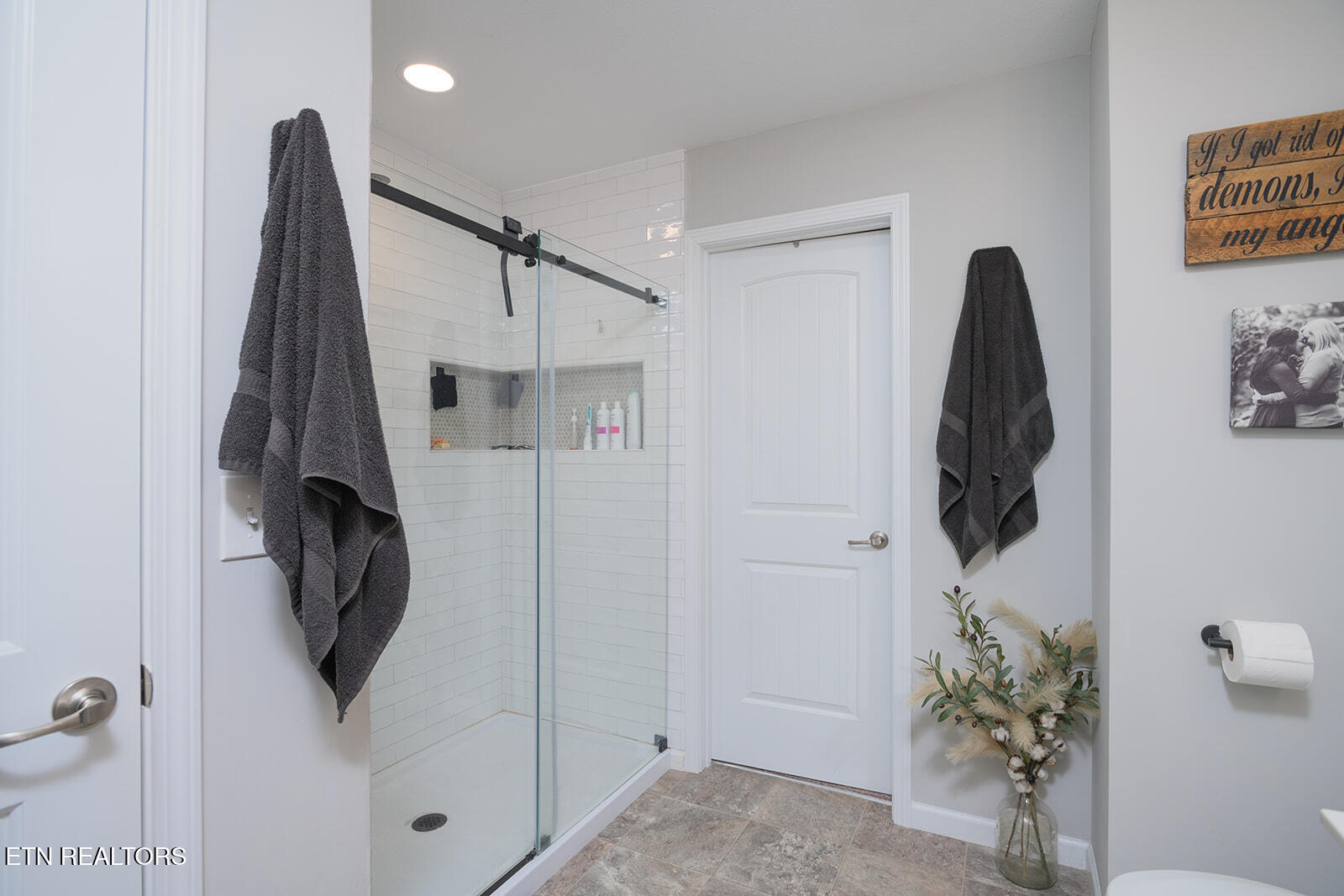 7474 Ladd Road Powell, TN 37849 - Photo 17 of 29 Primary Bathroom