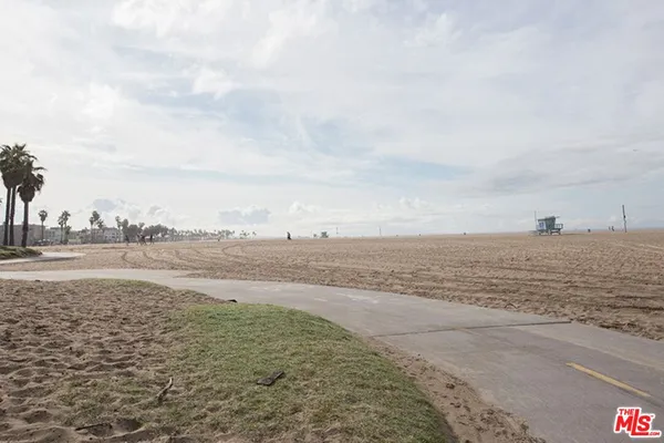 $2,500 | 40 Rose Avenue, Unit 3, Venice, CA 90291