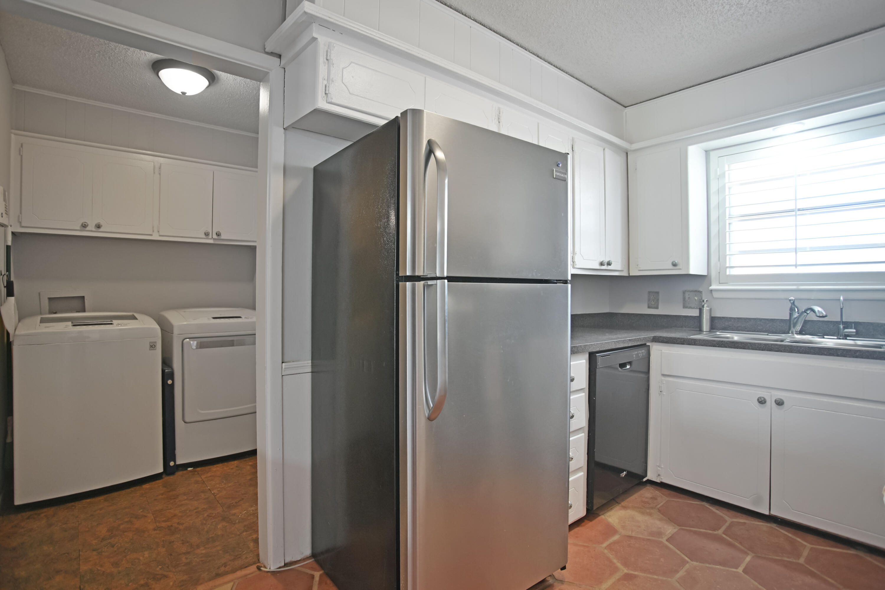 4327 57th Street Lubbock, TX 79413 - Photo 6 of 24 KITCHEN