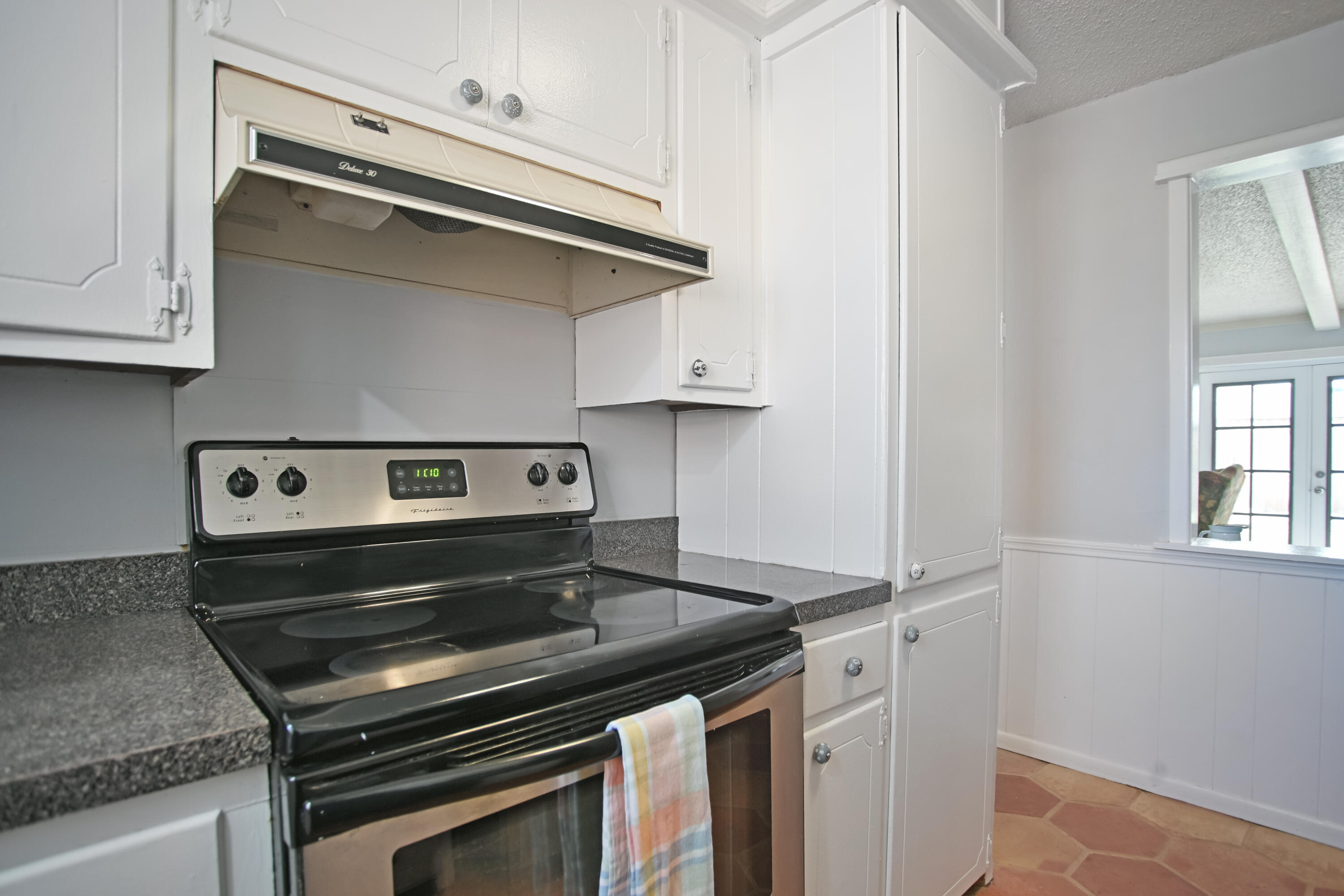 4327 57th Street Lubbock, TX 79413 - Photo 9 of 24 KITCHEN