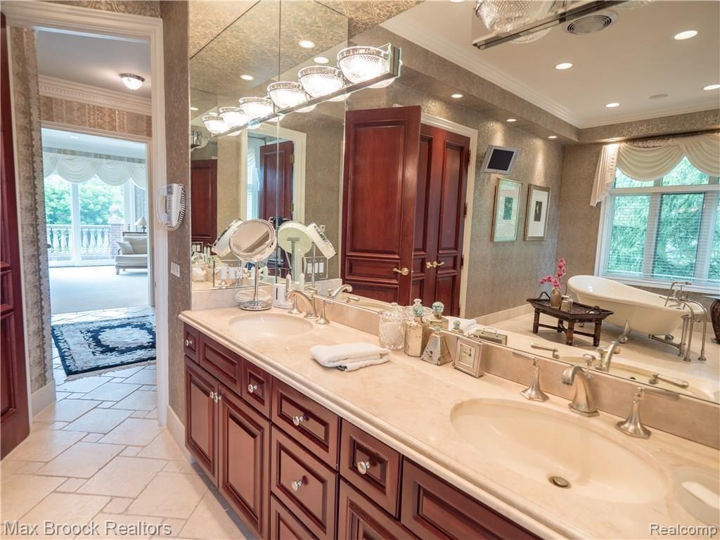 5203 Barrington Drive Rochester, MI 48306 - Photo 22 of 54 Gallery Image 22
