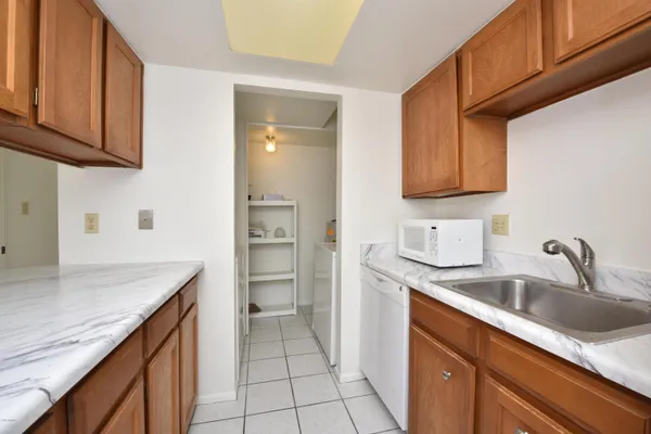 $1,295 | 8574 East Indian School Road, Unit C, Scottsdale, AZ 85251