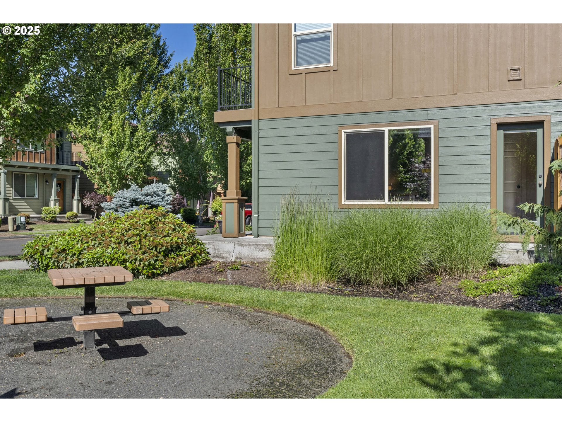 113 Northwest 76th Street Vancouver, WA 98665 - Photo 31 of 33 a garden view with a seating space