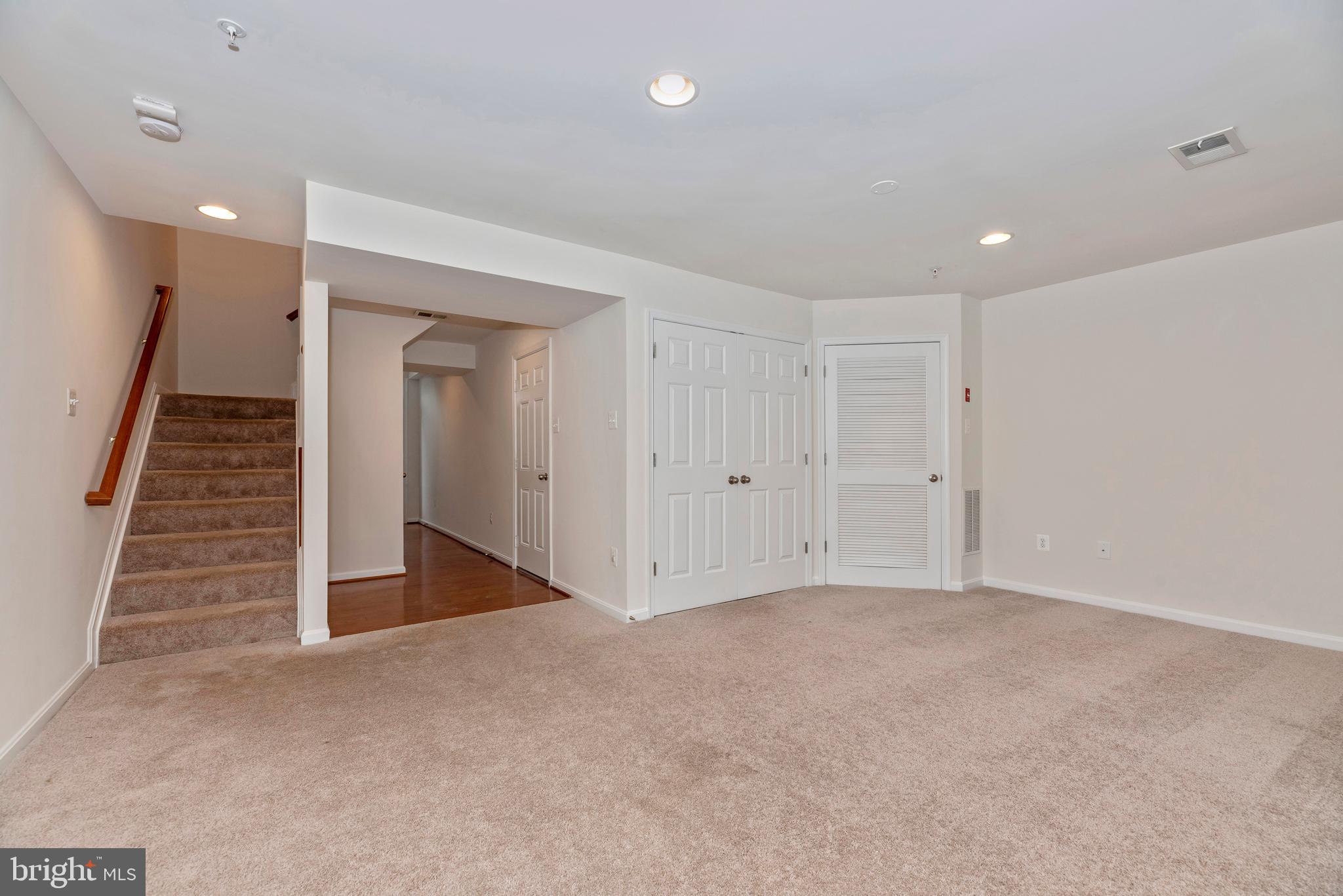 12930 Yellow Jacket Road Hagerstown, MD 21740 - Photo 32 of 46 Entry level family room