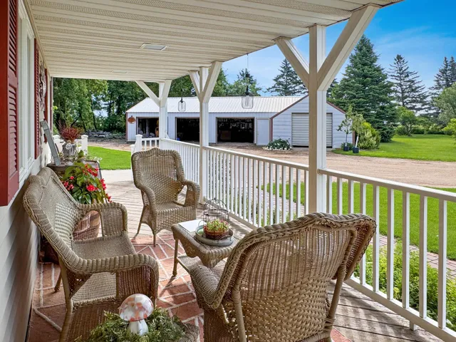 $610,000 | 1186 County Road 118, Lake Benton, MN 56149