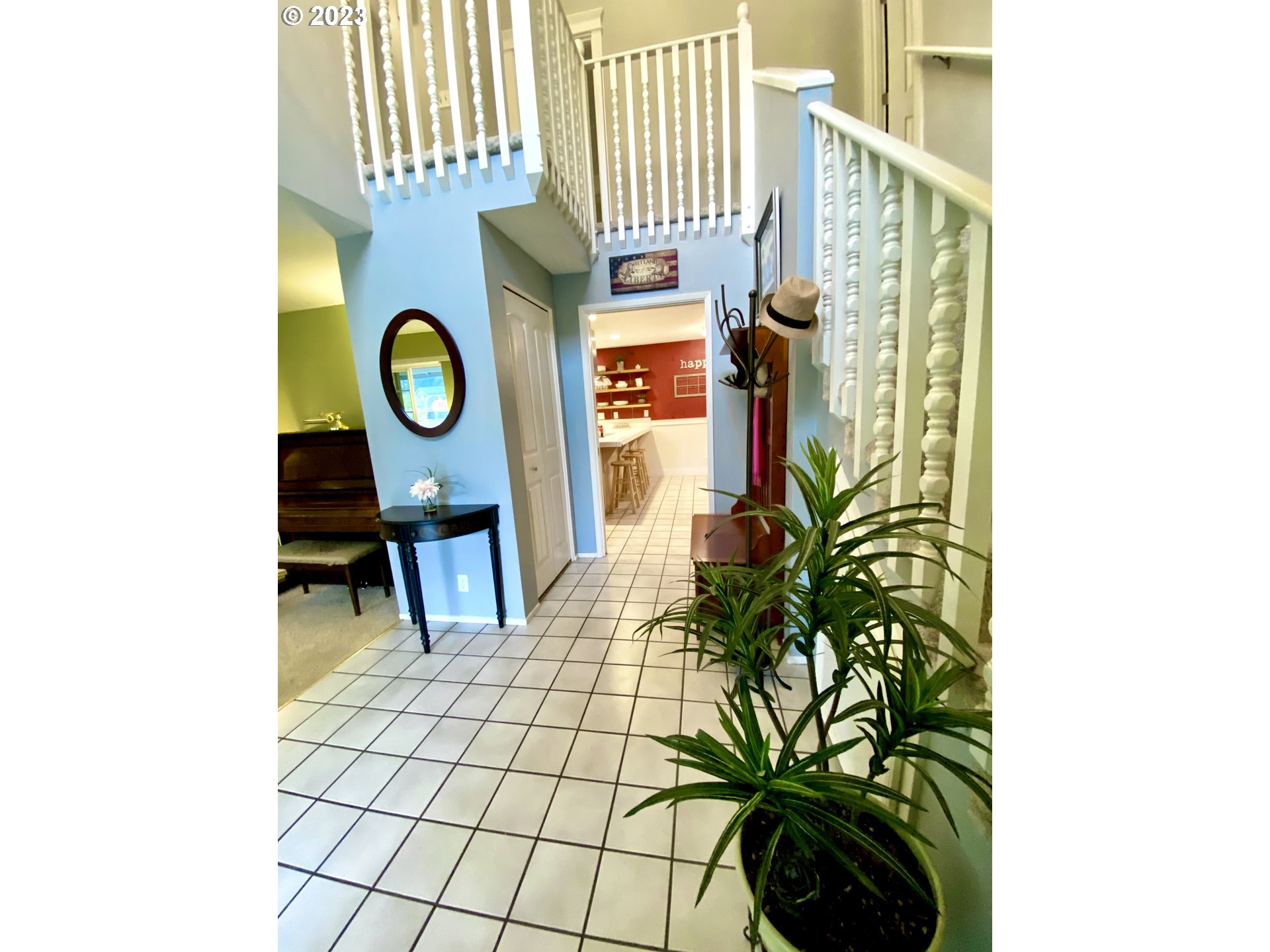 6566 E Street Springfield, OR 97478 - Photo 16 of 46 a living room with furniture and a potted plant