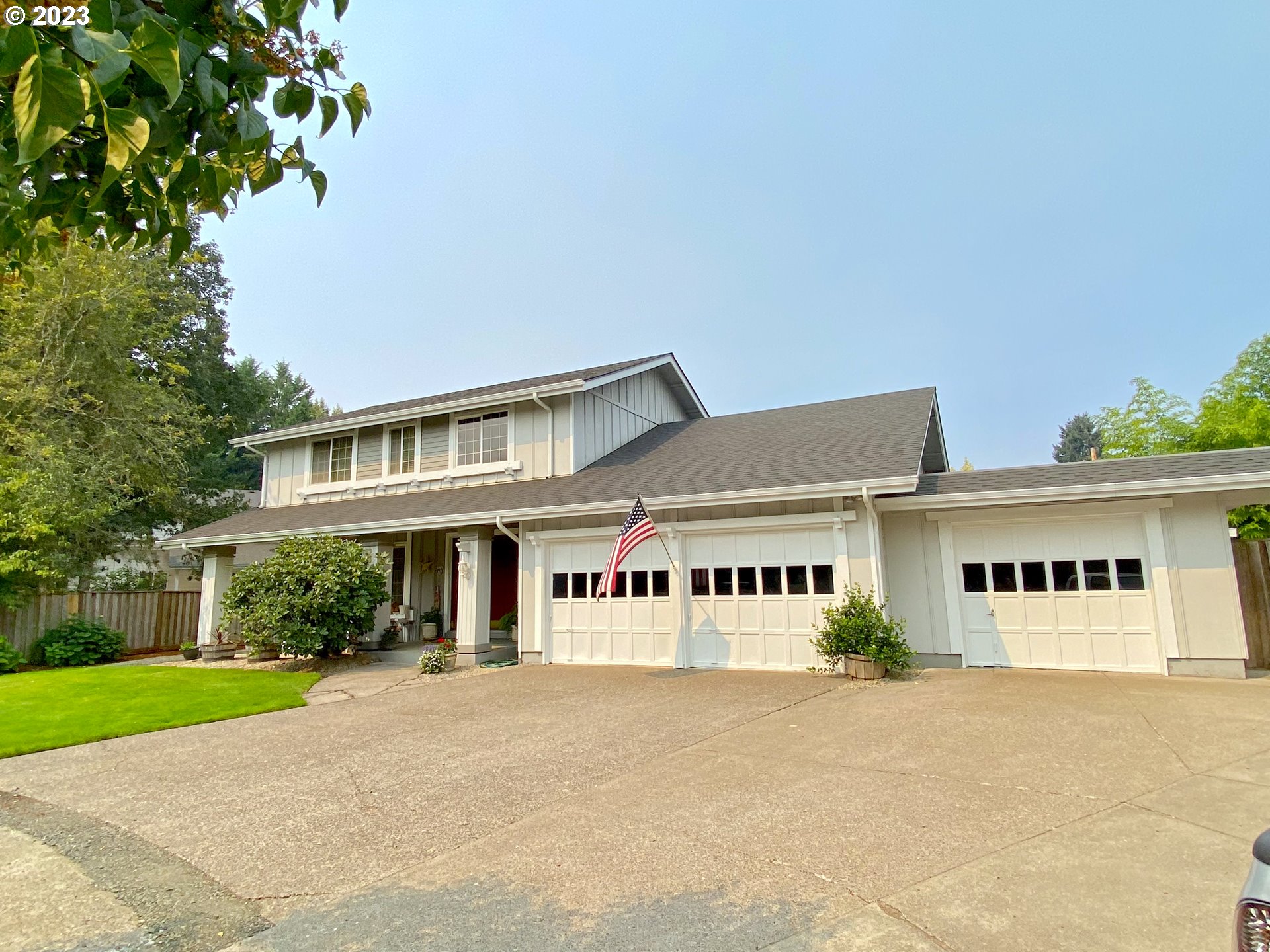 6566 E Street Springfield, OR 97478 - Photo 3 of 46 front view of a house with a yard