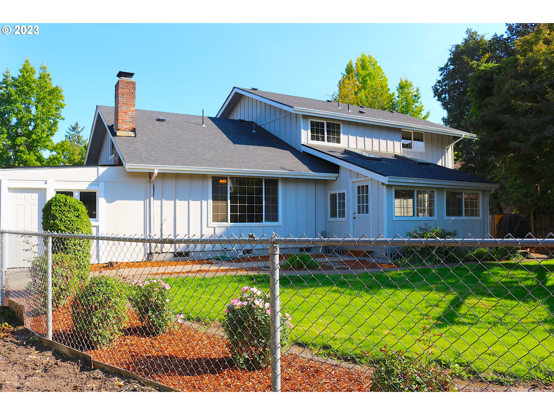 6566 E Street Springfield, OR 97478 - Photo 5 of 46 a view of a house with a swimming pool