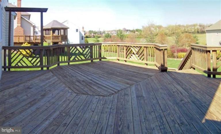 1307 Dasher Lane Reston, VA 20190 - Photo 7 of 29 a view of a balcony with chairs