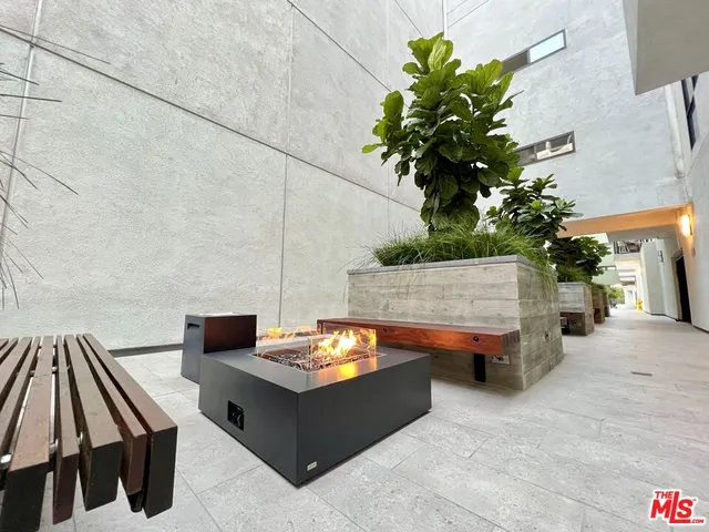 $3,200 | 1234 Wilshire Boulevard, Unit 403, Los Angeles, CA 90017