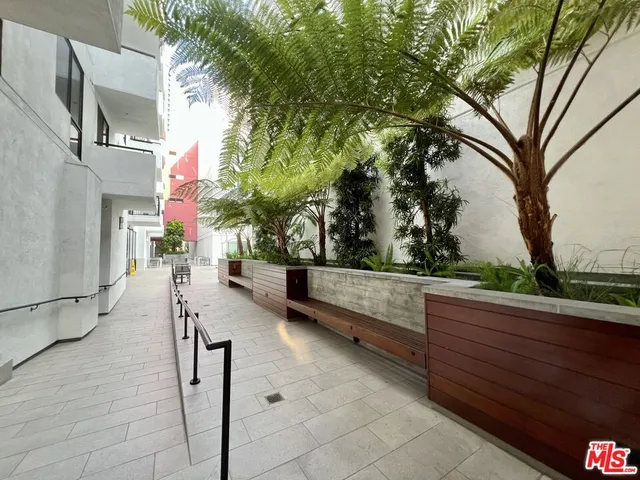 $3,200 | 1234 Wilshire Boulevard, Unit 403, Los Angeles, CA 90017