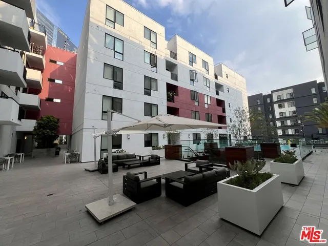 $3,200 | 1234 Wilshire Boulevard, Unit 403, Los Angeles, CA 90017